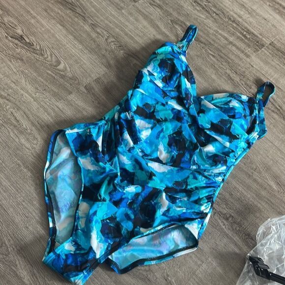 Calvin Klein Abstract Print Twist One-piece Swimsuit - Picture 2 of 4